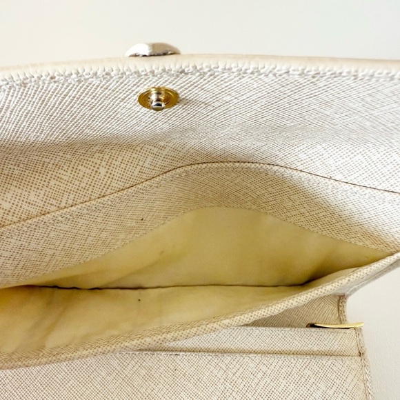 Salvatore Ferragamo Wallet Pebbled Leather Cream Casual Classic Chic Minimalist - Picture 10 of 12